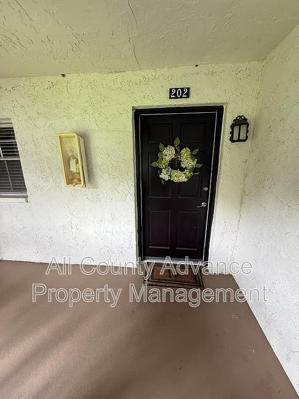 2 bed, 2.0 bath, 1035 sqft, $1,900 — Photo 2