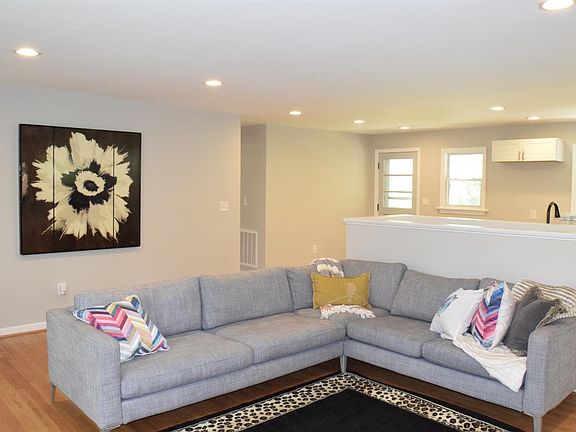 4th image of 5924 Hines Cir