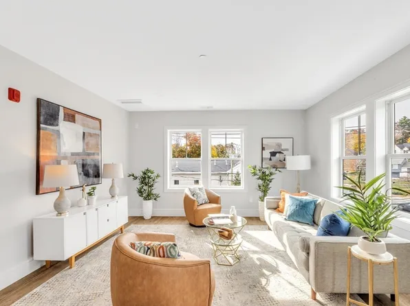 1000 Washington St #307, Dedham, MA 02026
