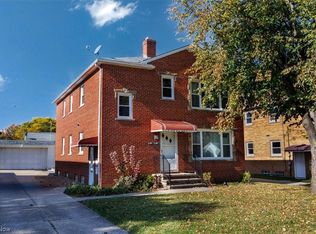 2284 Westmoor Rd, Rocky River, OH 44116