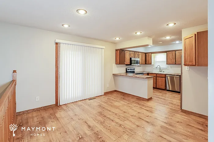 9732 NW Overhill Dr — Photo 4