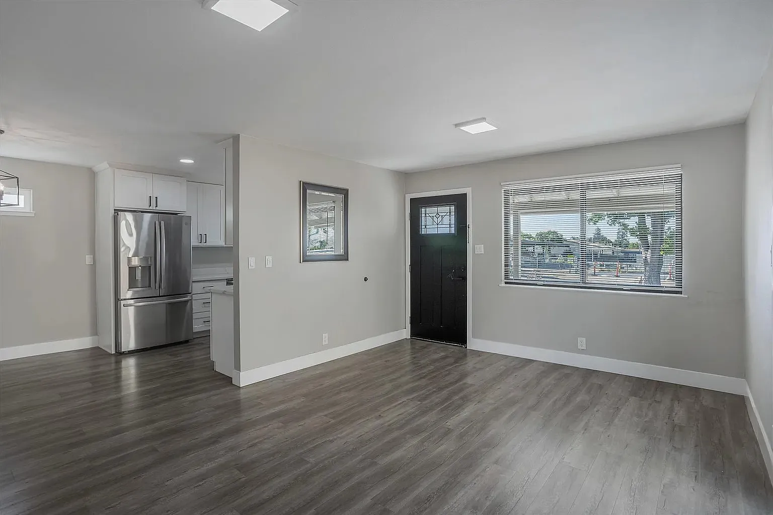 2 bed, 900 sqft, $3,600 — Photo 3