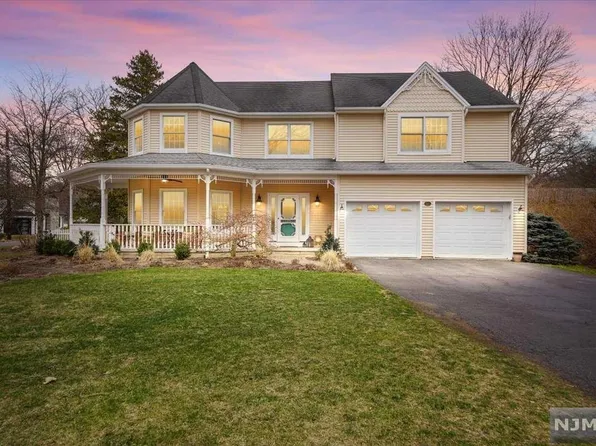 180 Summit Ave, Ramsey, NJ 07446