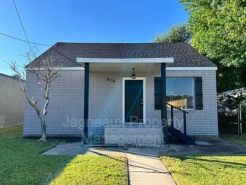 315 E Thomas St Photo 1
