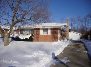 8450 W Roseview Dr, Niles, IL 60714