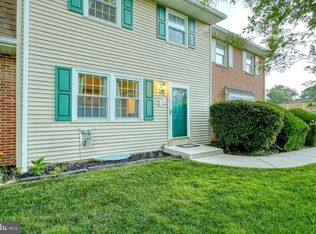185 Fox Run Dr, York, PA 17403