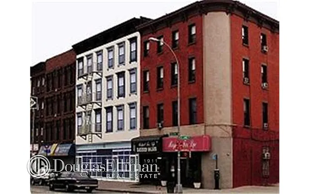 Rented by Douglas Elliman | media 24