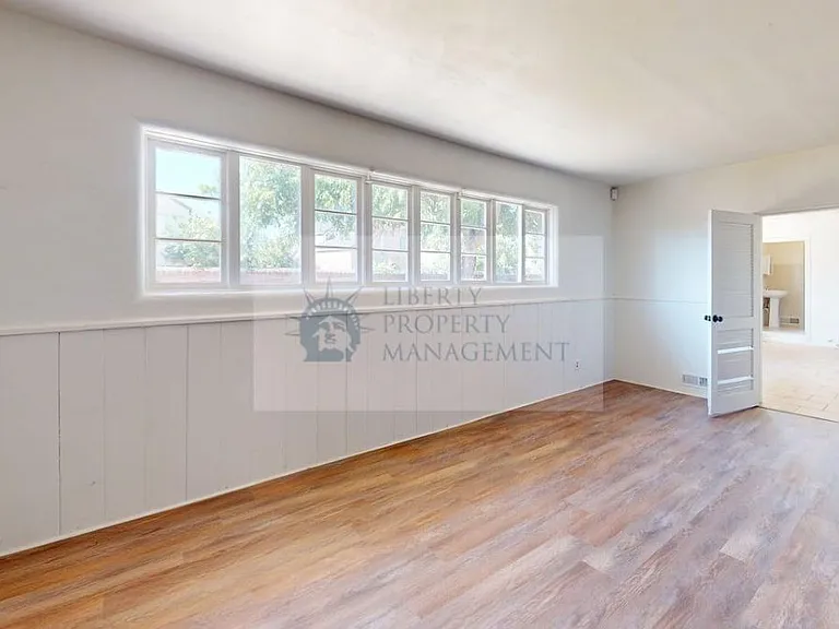 1725 W F St — Photo 5