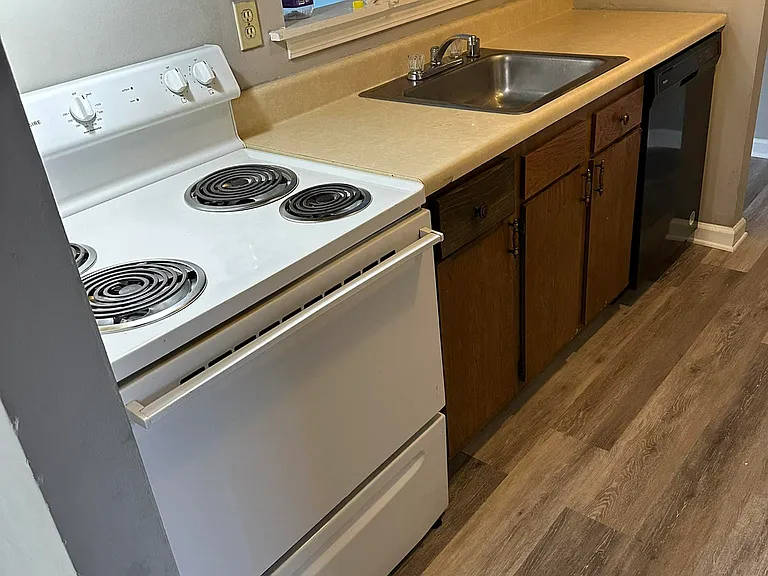 118 Lower Stone Ave #B — Photo 3