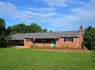 223 N Greenbriar Rd, Statesville, NC 28625