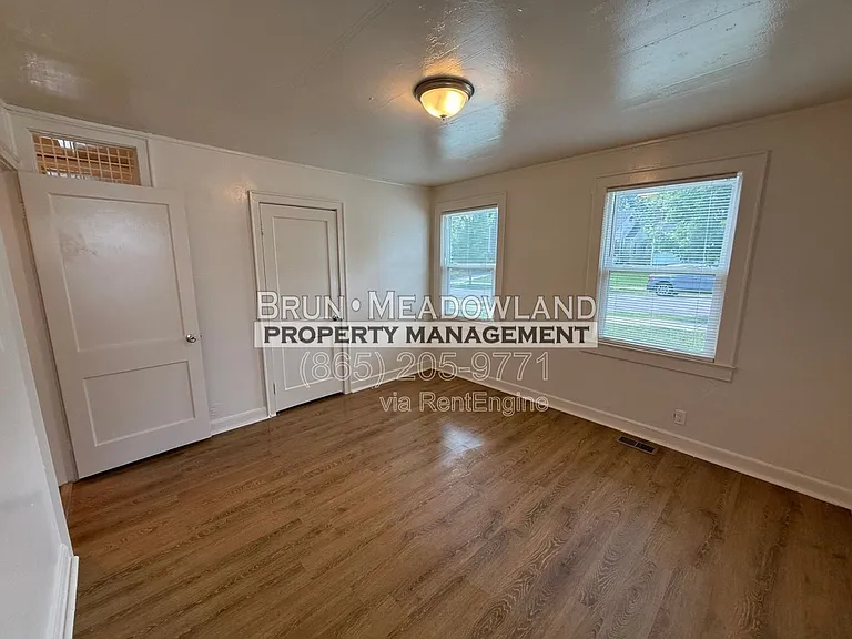 2620 Woodbine Ave — Photo 20