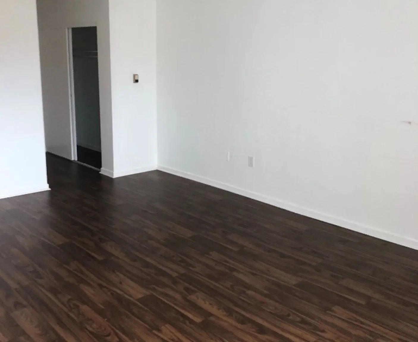 Belrose Apartments - Highly Desired Location!! — Photo 4