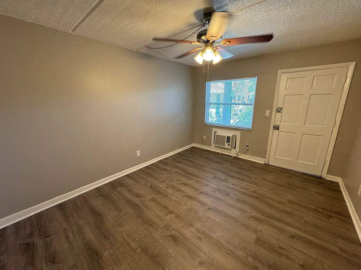 1 bed, 600 sqft, $1,050 — Photo 4