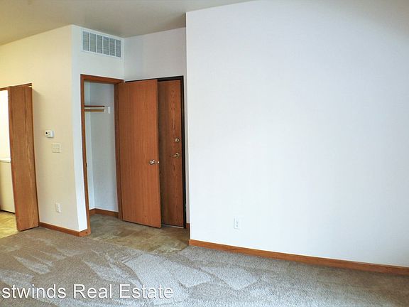 5th image of 510 Pond View Dr APT 201