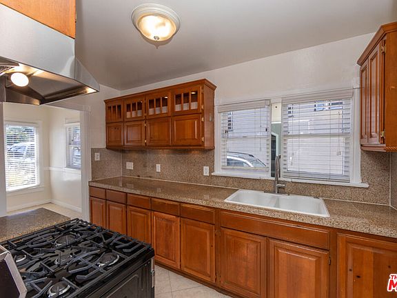 4th image of 1334 W 17th St