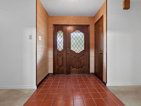 5th image of 1047 Windmill Rd