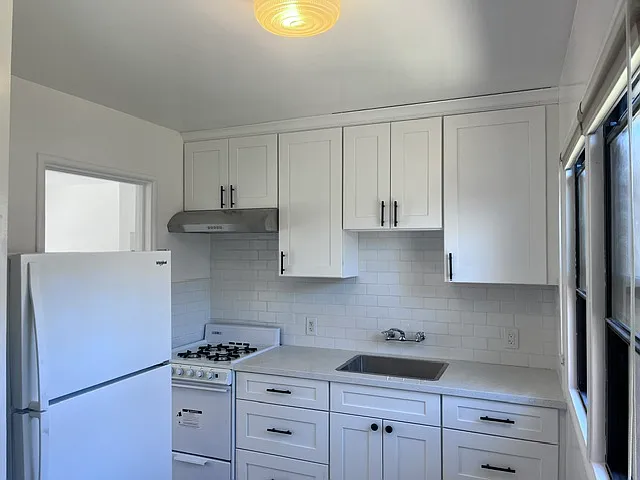 Studio, 369 sqft, $2,250 — Photo 3