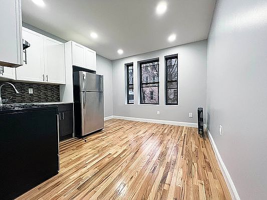 2nd image of 515 W 156th St
