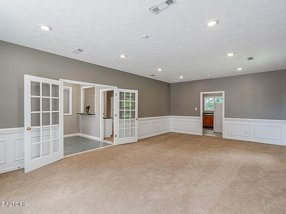 3rd image of 6875 Lakeview Rd