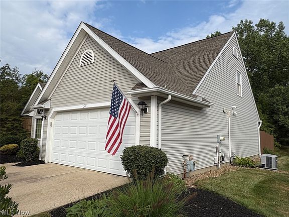 4th image of 581 Thornberry Ln