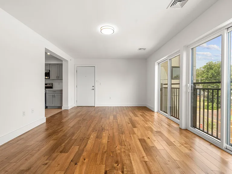 245 E Main St #10 — Photo 11