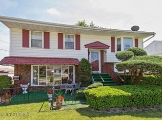 103 Ambassador Ave, Romeoville, IL 60446