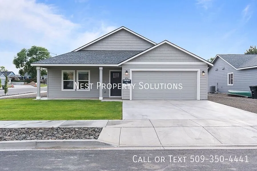 Newer 3-bed, 2-bath with Fireplace! — Photo 1