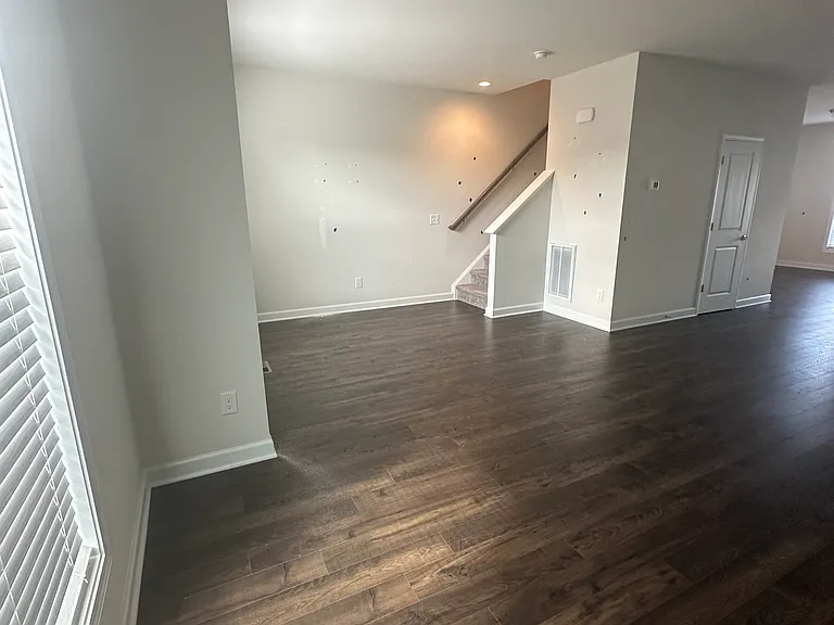 435 John Adams Dr — Photo 7