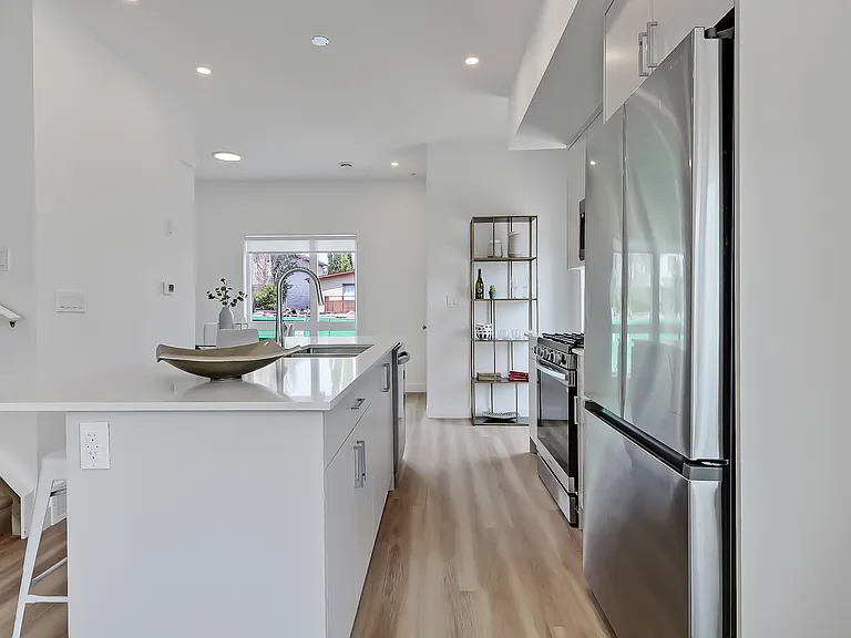 505 22nd Ave NW — Photo 3