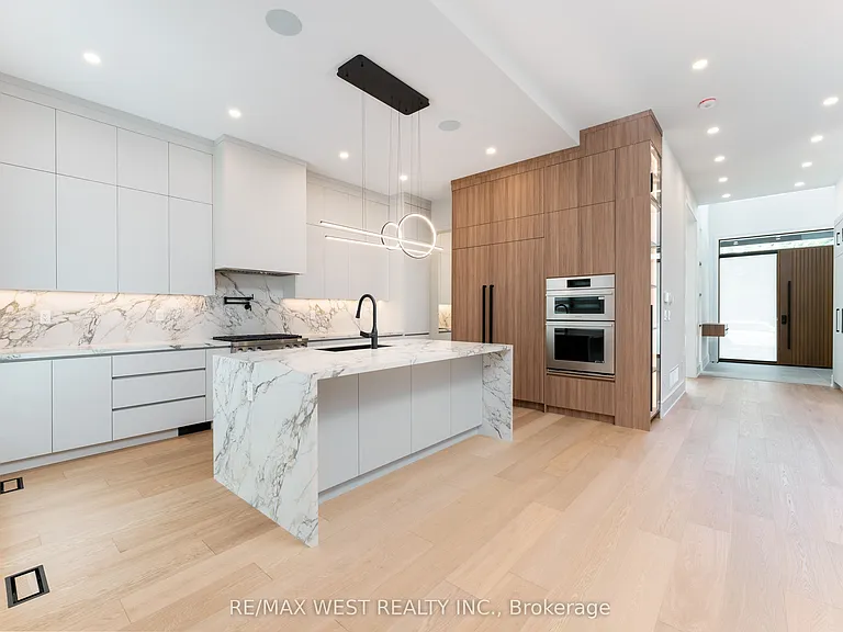 510 Wellington Cres — Photo 10
