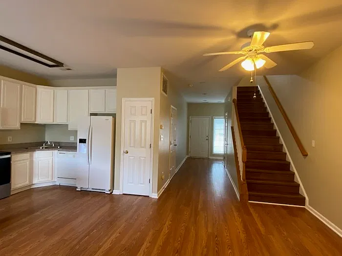 2 bed, 2.5 bath, 1402 sqft, $1,400 — Photo 4