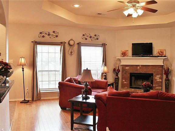3rd image of 809 Brandon Dr