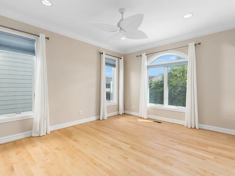 882 W Ocean View Ave — Photo 18