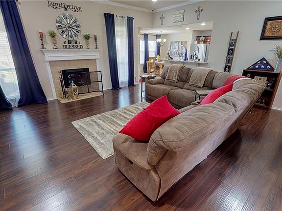 5th image of 210 Briarstone Dr