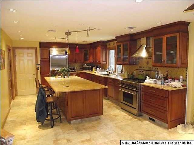 1st image of 30 Canterbury Ct