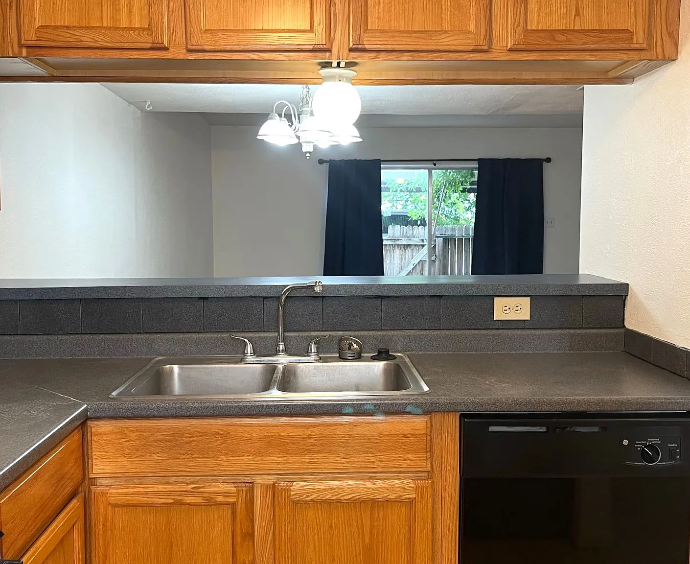 2 bed, 1.5 bath, 1100 sqft, $1,025 — Photo 4
