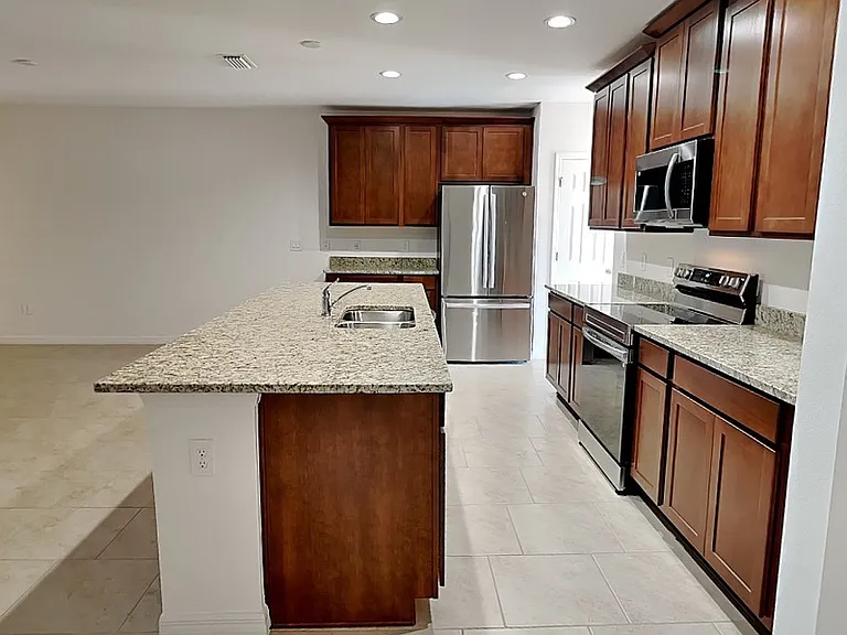1615 Cloudy Ct — Photo 4