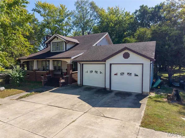 322 E Main St, Brownstown, IL 62418