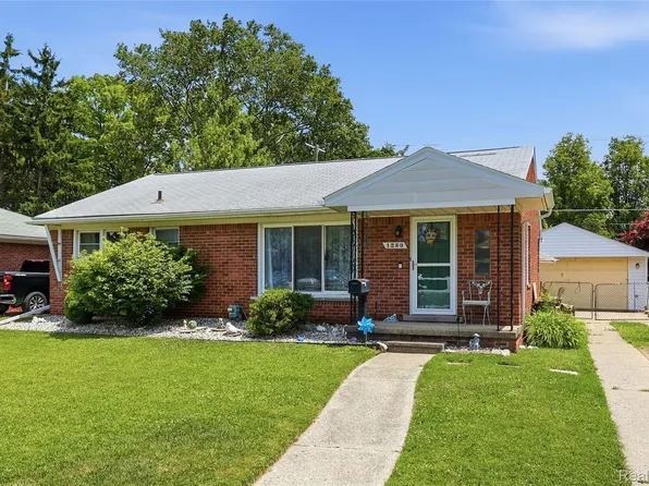 1289 Mulberry St, Mount Clemens, MI 48043