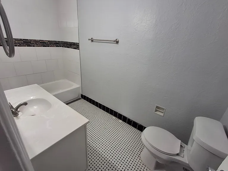 1729 NW Cherry Ave — Photo 11