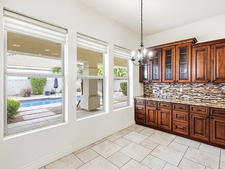 622 E Vinedo Ln — Photo 14