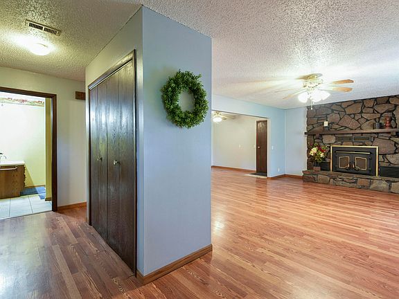 4th image of 1715 Farm Road 1090