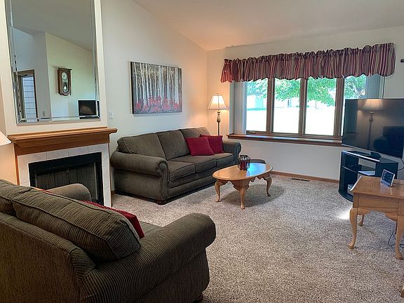 Great room w/gas fireplace 