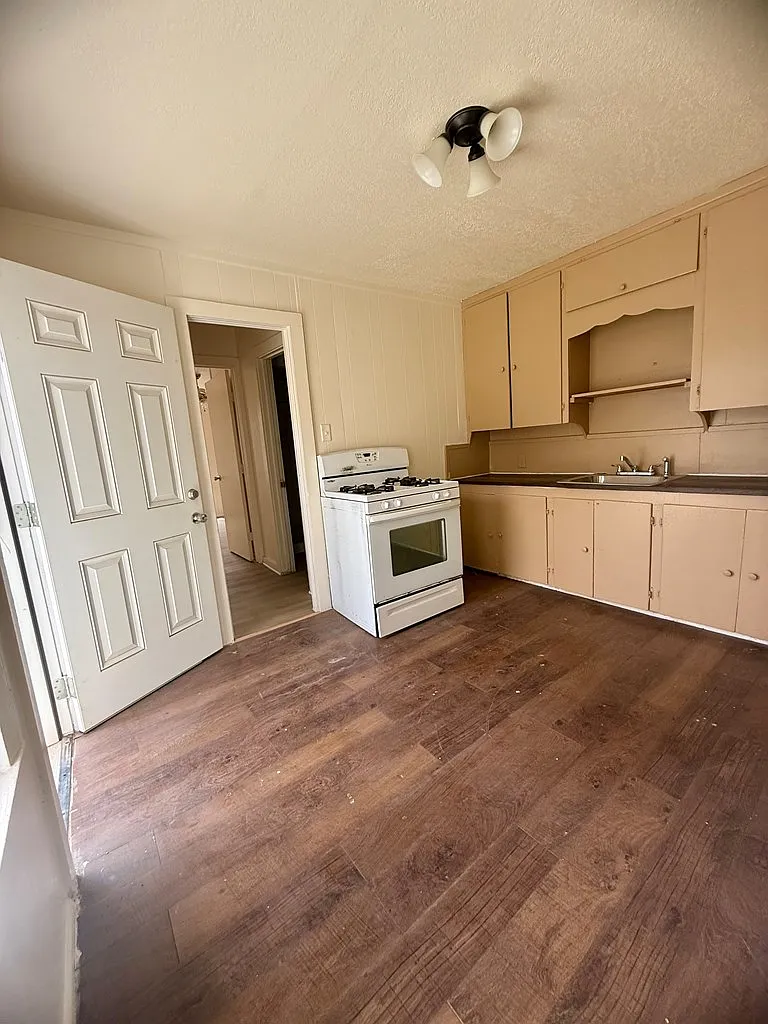 1 bed, 1.0 bath, 552 sqft, $900 — Photo 4
