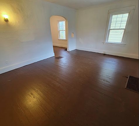 2nd image of 1618 Macomber St