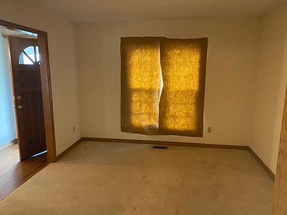 4th image of 2239 N Stoneybrook Ct