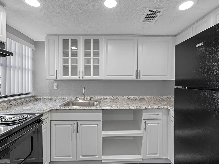 Montierra Apartments — Photo 18