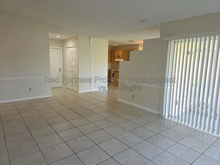 1049 Ridgeway Dr — Photo 5