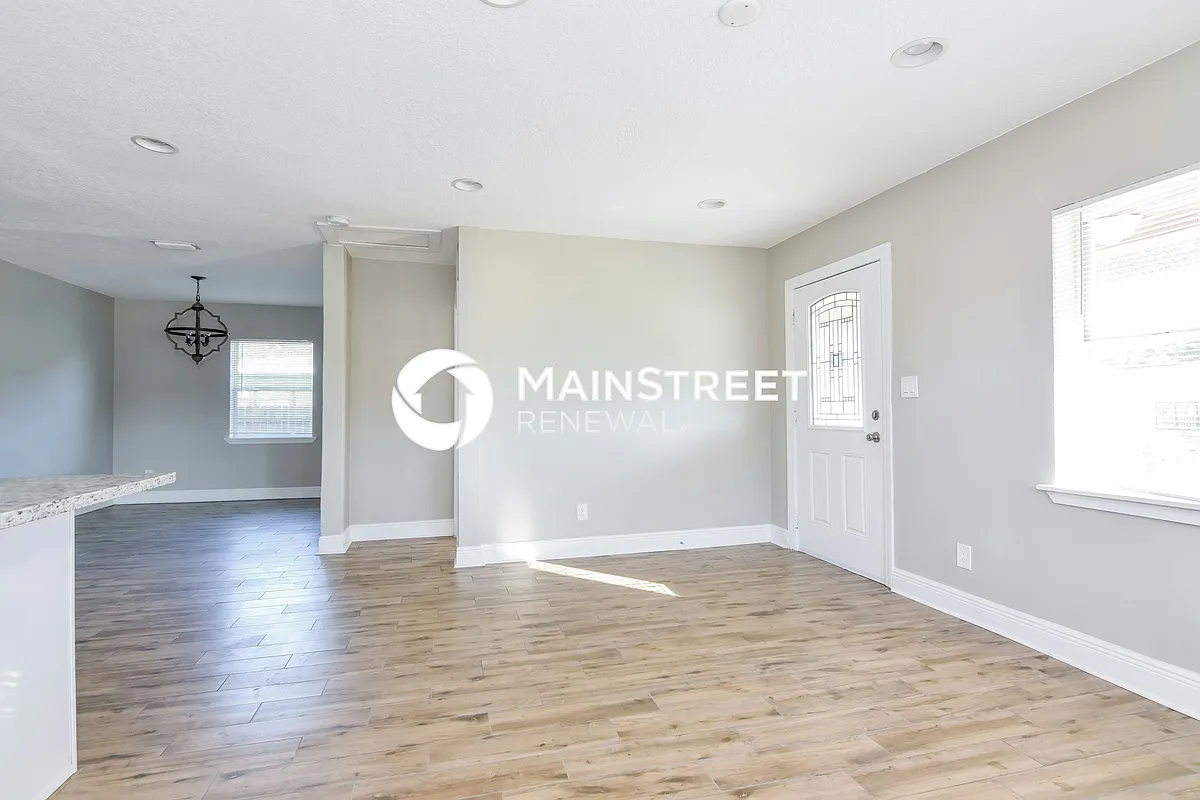 Living Room - 2509 W Grace St