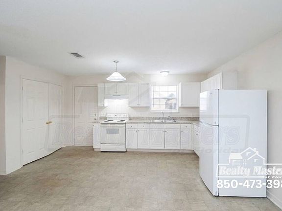 2nd image of 4121 Woodfin Cir